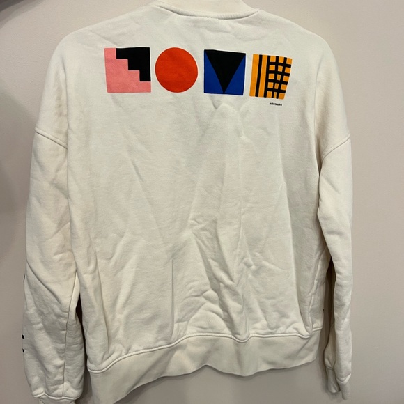 Graphic Zara Crewneck - Picture 3 of 3